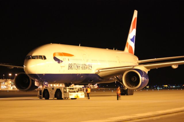 Boeing 777-200 (G-YMMU)