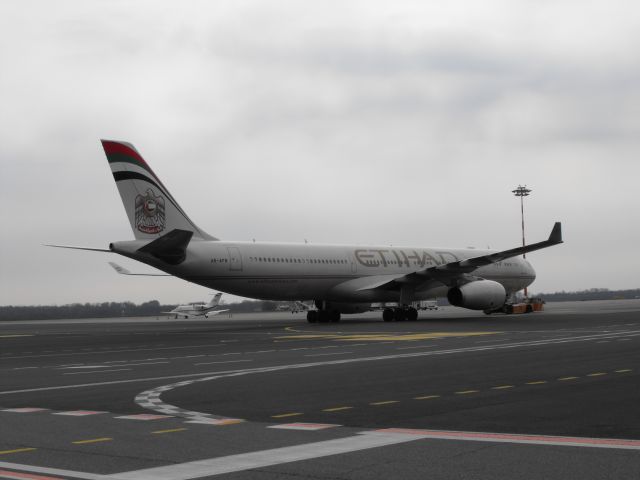 Airbus A330-300 (A6-AFB)