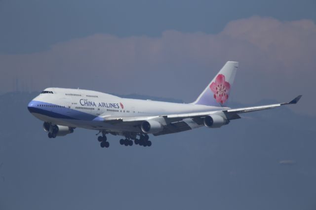 Boeing 747-400 (B-18207)