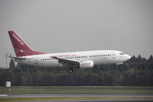 Boeing 737-700 (HL8204) - Landing at NRT Airport Runway 16L on 2011/11/3