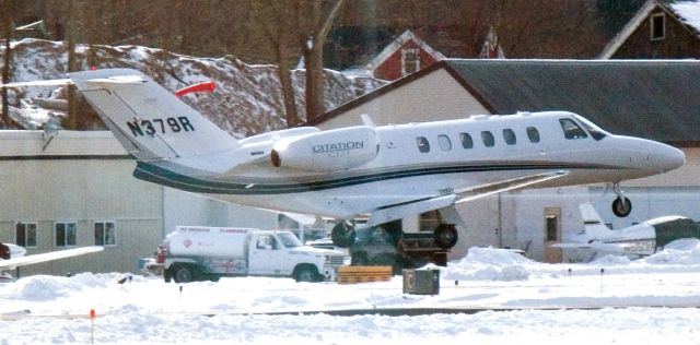 Cessna Citation CJ2+ (N379R) - Landing RW26. RELIANT AIR operates 3 CJ2s. RELIANT AIR has the lowest fuel price on the Danbury (KDXR) airport.