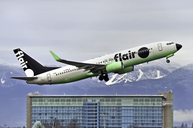 Boeing 737-800 (C-FFLA)