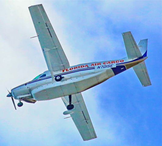 Cessna Caravan (N701SE) - After take off from KFLL, flying across the beach of Ft Lauderdale, Florida.br /Propeller appears stationary due to the fast 1/8000s exposure time.