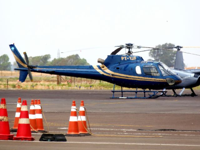 Eurocopter AS-350 AStar (PT-YJF)