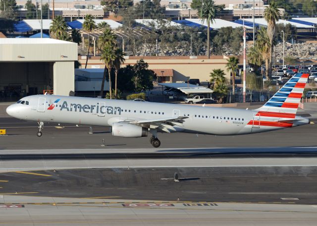 Airbus A321 (N584UW)