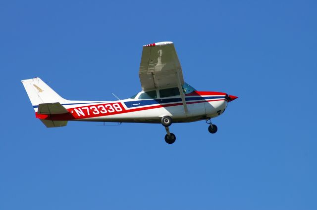 Cessna Skyhawk (N73338)