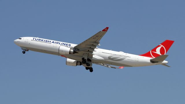 Airbus A330-300 (TC-JOL) - 14/04/2018: Turkish Airbus T/O en-route Istanbul.