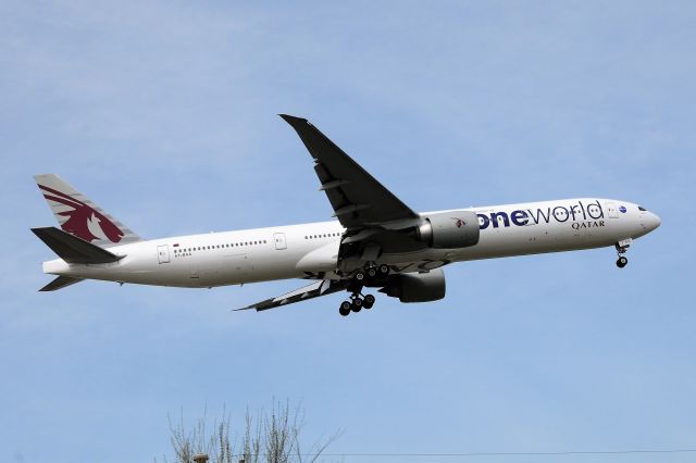 BOEING 777-300 (A7-BAA)