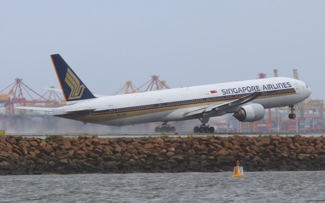 BOEING 777-300ER (9V-SYF) - Taken at The Beach with a 140-500mm