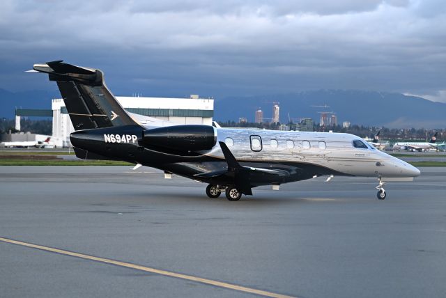 Embraer Phenom 300 (N694PP)