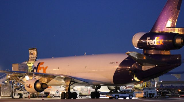 Boeing MD-11 (N588FE)