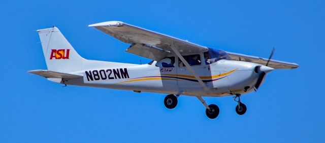 Cessna Skyhawk (N802NM) - N802NM 2006 Cessna 172S Skyhawk s/n 172S10312 - North Las Vegas Airport  KVGTbr /Photo: TDelCorobr /May 26, 2023