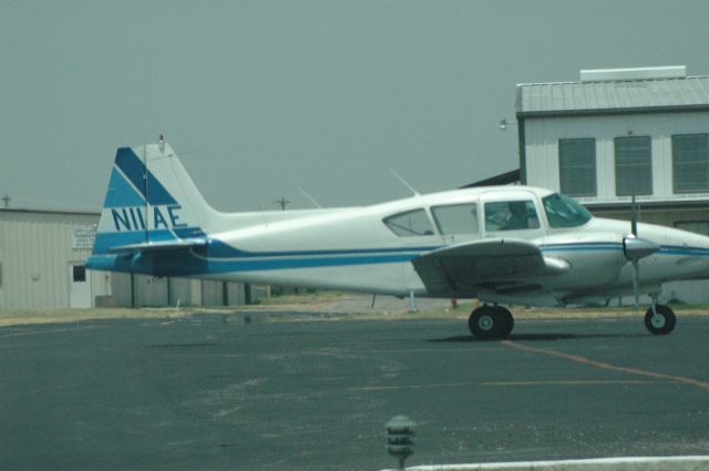 Piper Apache (N11AE)