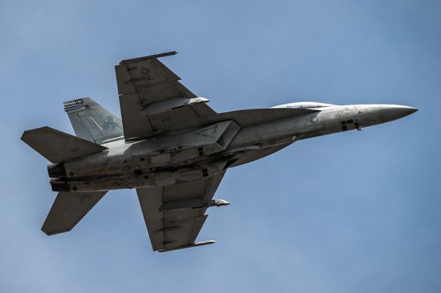 McDonnell Douglas FA-18 Hornet (16-6886)