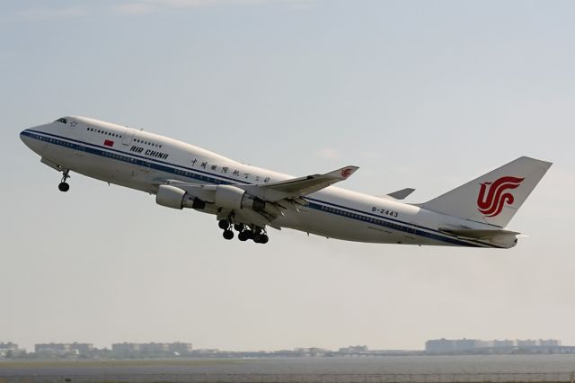 Boeing 747-400 (B-2443)