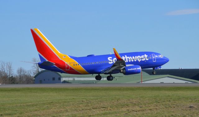 Boeing 737-700 (N7719A) - Southwest 737 over the numbers on Runway 24 at Bradley Intl