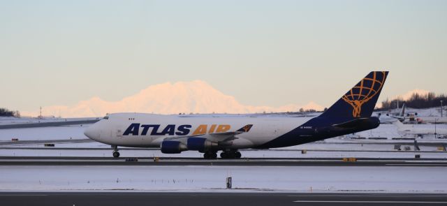 Boeing 747-400 (N485MC)