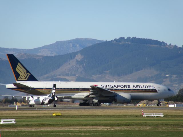 Boeing 777-200 (9V-SVI)