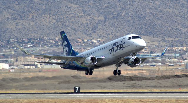 Embraer 175 (N630QX)