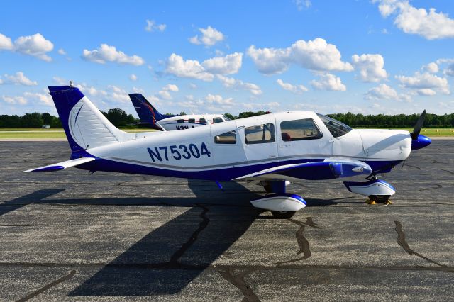 Piper Cherokee (N75304) - Piper PA-28-181 N75304 in Ann Arbor 