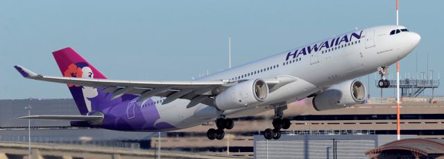 Airbus A330-200 (N374HA) - phoenix sky harbor international airport 07MAR20