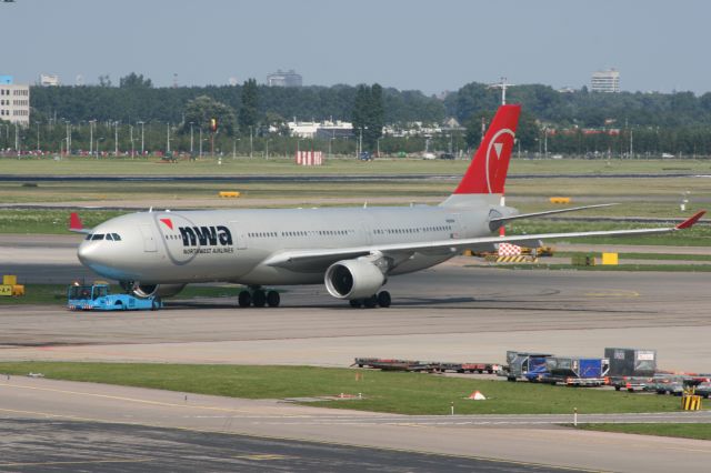 Airbus A330-300 (N818NW)