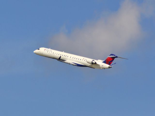 Canadair Regional Jet CRJ-900 (N906XJ) - Delta Connection Canadair Regional Jet CRJ-900LR N906XJ leaving Detroit