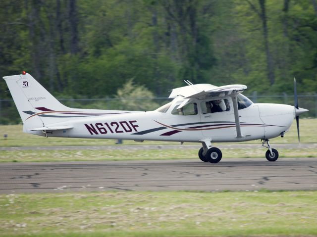 Cessna Cutlass RG (N612DF) - Take off runway 08 at Danbury CT. Garmin 1000 equipped aircraft.