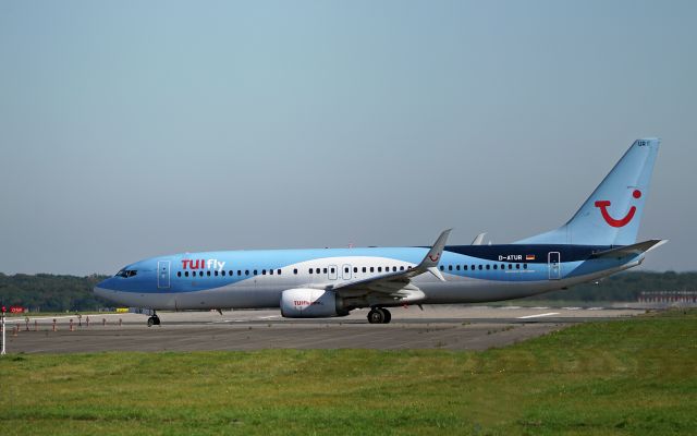 Boeing 737-800 (D-ATUR) - Rollning to position RWY 05R at EDDL/DUS