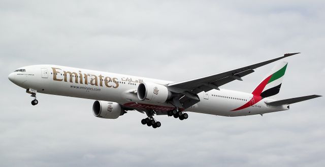 Boeing 777-200 (A6-ECE) - Emirates