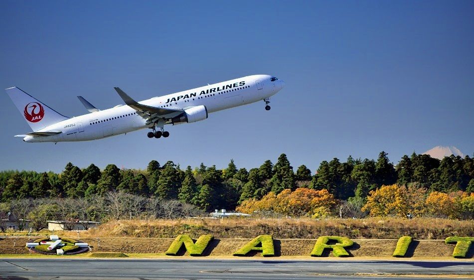 BOEING 767-300 (JA620J) - TO w/ Mount Fuji behind