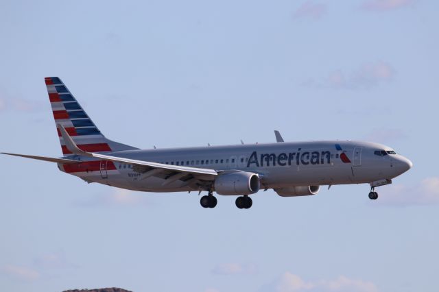 Boeing 737-800 (N316PF)