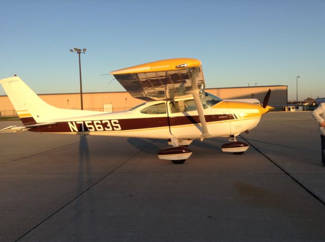 Cessna Skylane (N7563S)