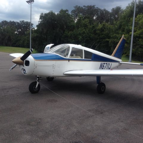 Piper Cherokee (N6711J)
