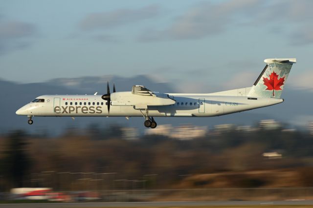 de Havilland Dash 8-400 (C-GJZG)