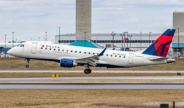 Embraer 175 (N631CZ)