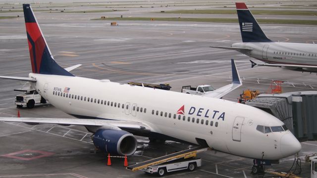 Boeing 737-800 (N3769L)