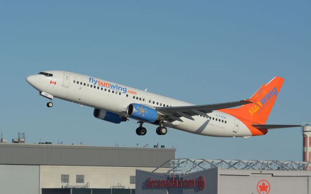 Boeing 737-800 (C-FTDW)