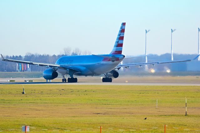Airbus A330-200 (N288AY)