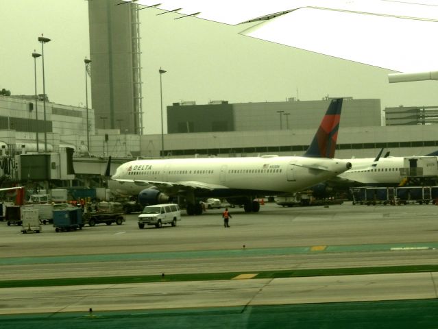 Airbus A321 (N323DN) - DAL1246 CVG-LAX