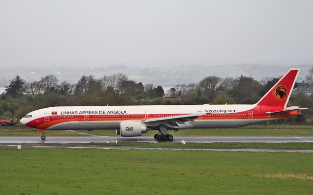 BOEING 777-300 (D2-TEG) - taag angola airlines b777-3m2er d2-teg landing in shannon from luanda 25/4/18.