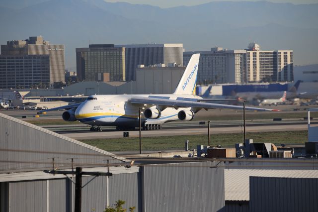 Antonov An-124 Ruslan (UR-82008)