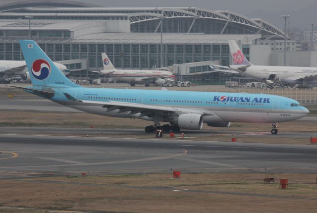 Airbus A330-200 (HL8228)