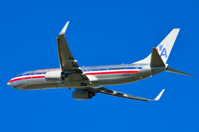 Boeing 737-800 (N826NN) - American N826NN B737-800 Departing KDFW 10192013