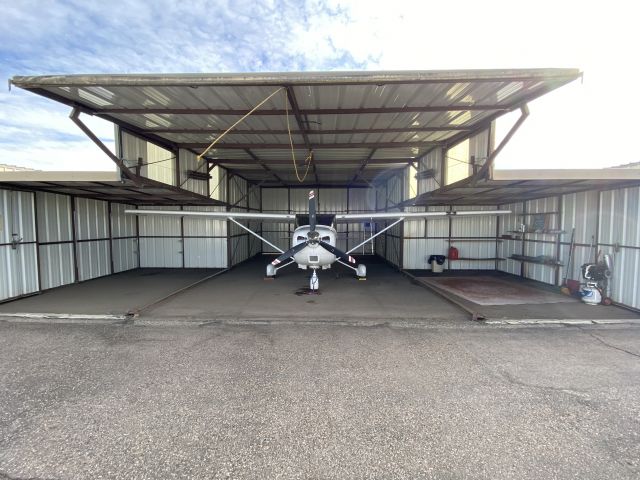 Cessna Skylane (N253WP)