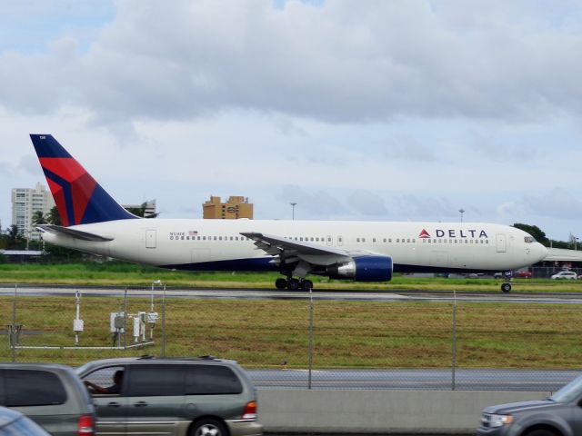 BOEING 767-300 (N124DE)