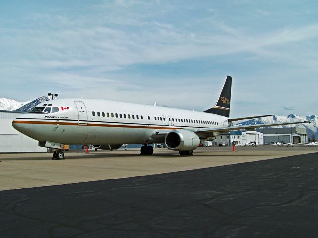 BOEING 737-400 (C-FLEJ)