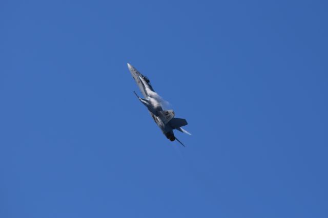 McDonnell Douglas FA-18 Hornet (16-3429) - GLADIATORS As seen at Vero Beach Airshow 25JUN16. Callsign Skull VFA-106 NAS Oceana