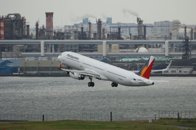Airbus A321 (RP-C9912) - 11 October 2015:
