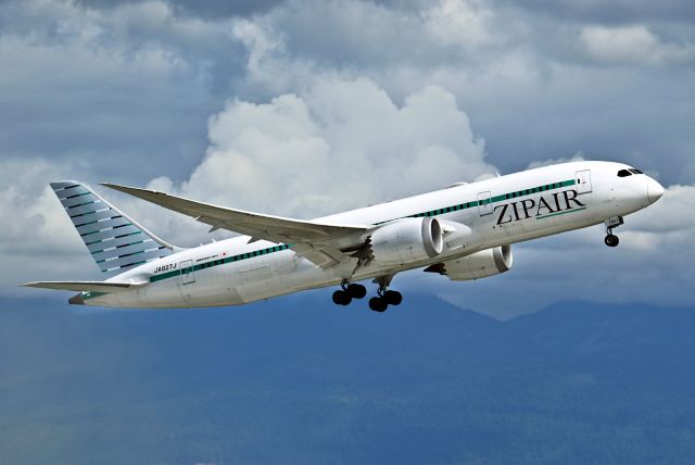 Boeing 787-8 (JA827J)